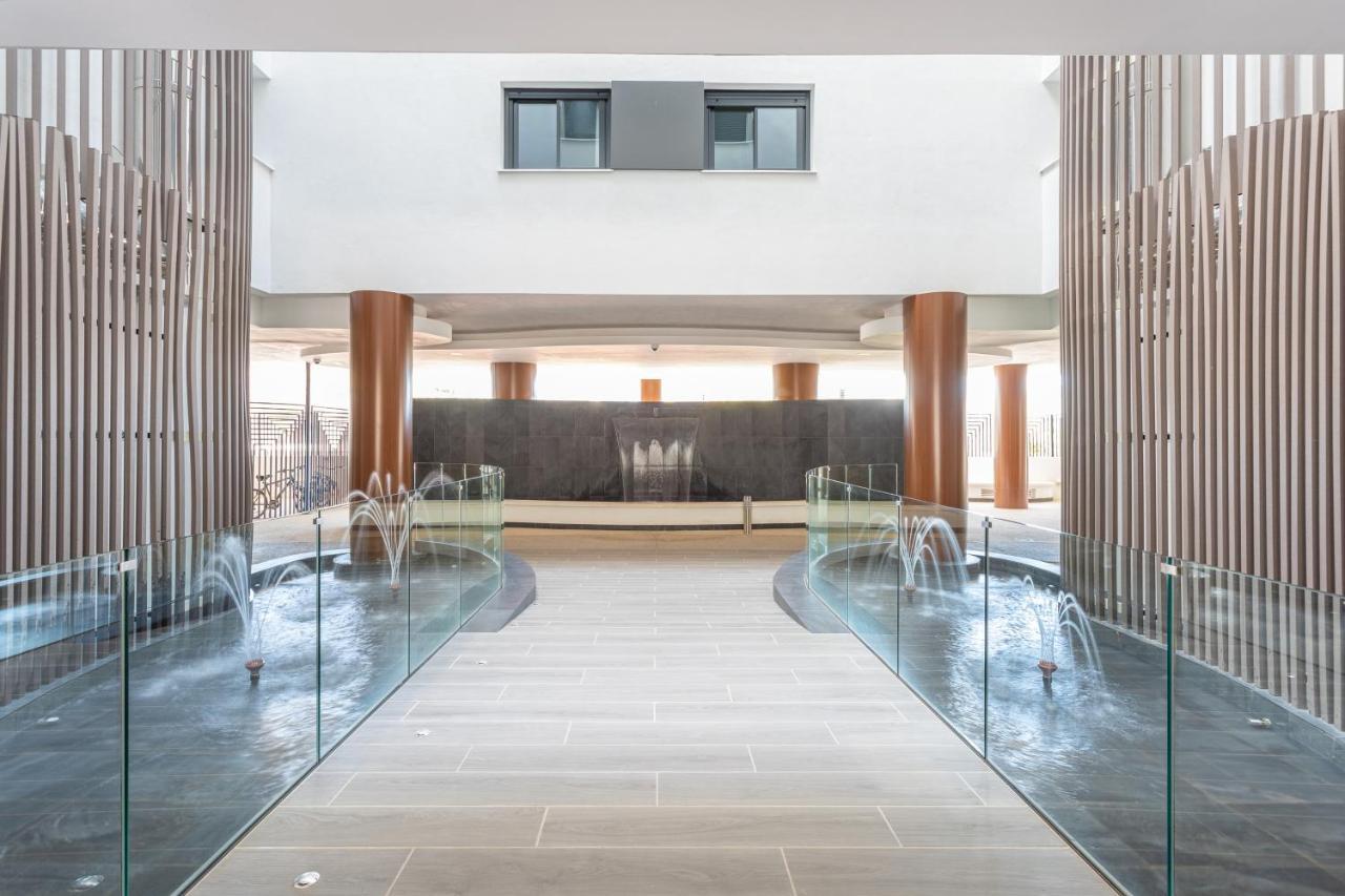 Blue Infinity Luxury Apartment By Ghr Rentals Естепона Екстериор снимка